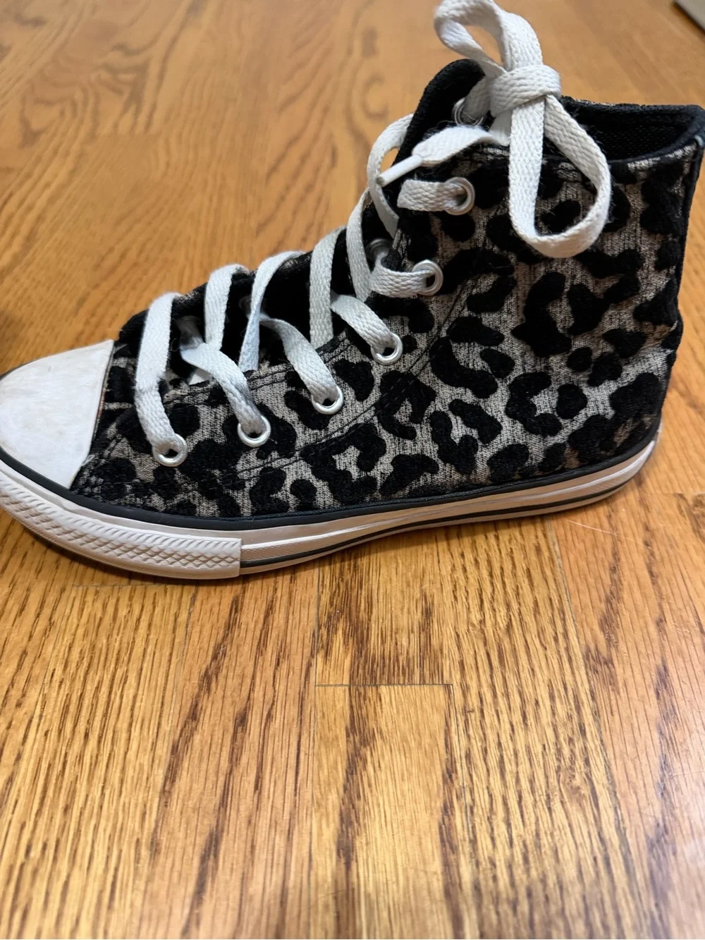 Converse Kids High-Top Sneakers in Black and White Leopard Print